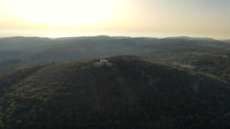 Israelin vuorilla rukoillen