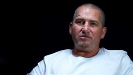 Avi. Riippuvuuksien vankina jo varhain