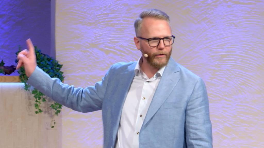 Ös med fröjd ur fräsningnens källa