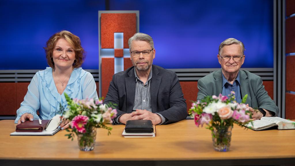Esa Ovaskainen sekä Sari ja Ari Kuokka